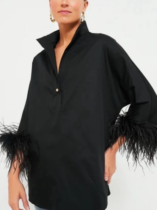 Tuckernuck Tops - Tuckernuck Black Feather-Trim Popover Tunic
New with tags